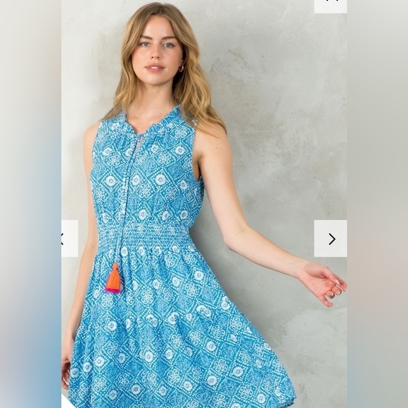 THML Dresses & Skirts - THML Nora Smocked Waist Print Dress M